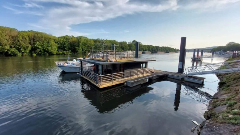 house boat WeStay